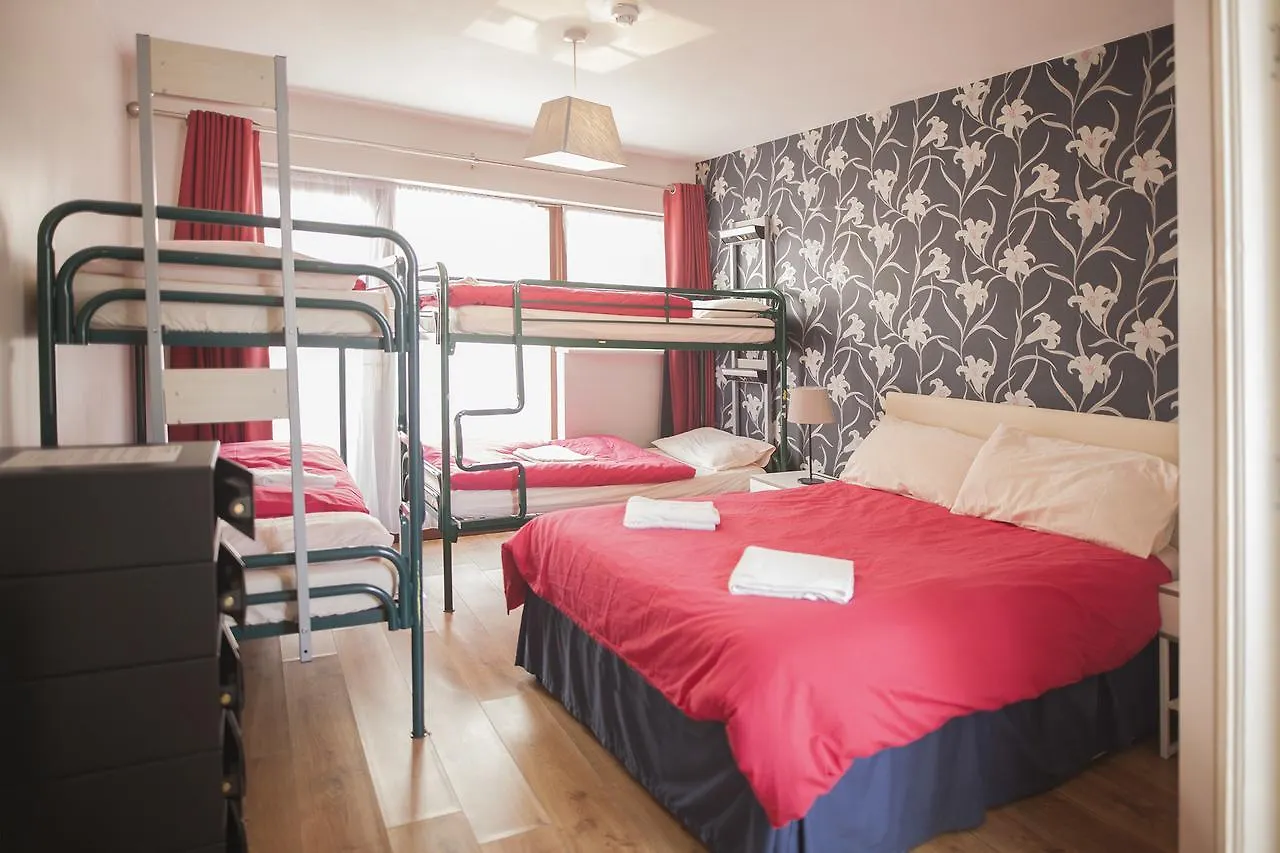 Abrahams Hostel Dublin 0*,